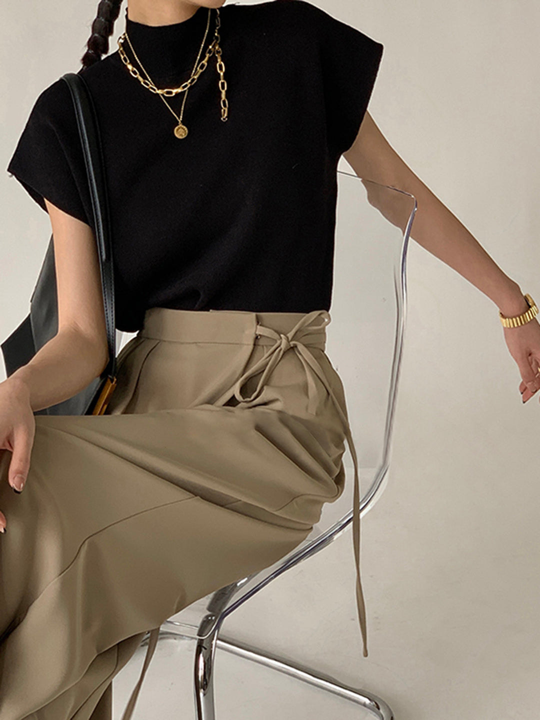 Noira | Kvinders ærmeløs mock neck top med polstrede skuldre