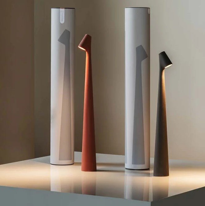 Genopladelig LED Bordlampe med Justerbar Lysstyrke i Aluminium