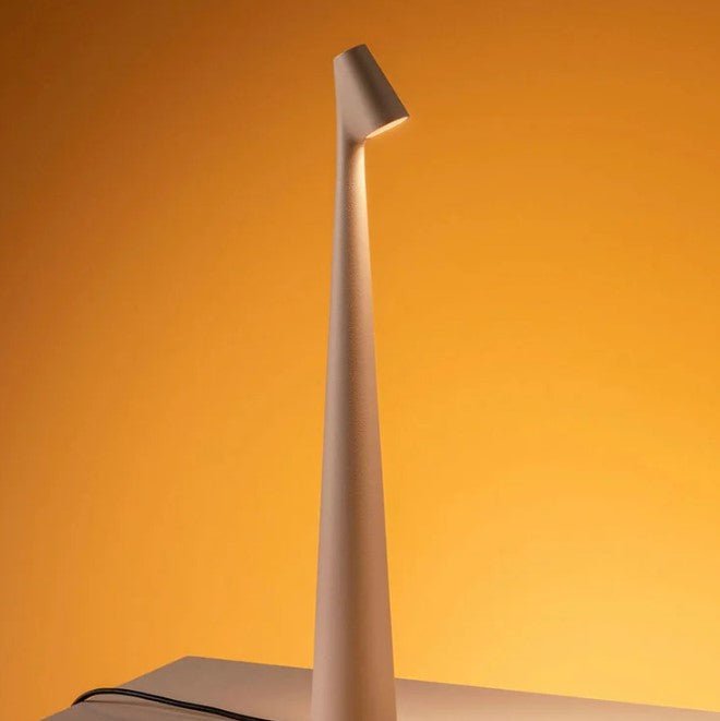 Genopladelig LED Bordlampe med Justerbar Lysstyrke i Aluminium