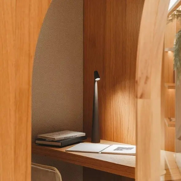 Genopladelig Bærbar LED Bordlampe i Moderne Design