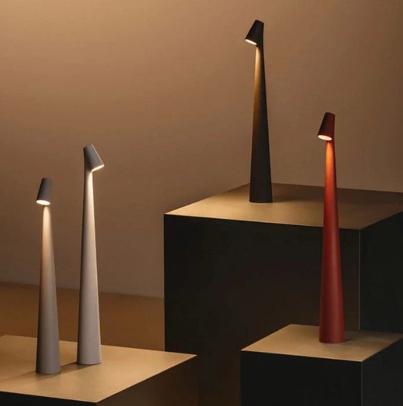 Genopladelig LED Bordlampe med Justerbar Lysstyrke i Aluminium
