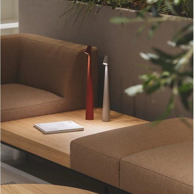 Bærbar Genopladelig LED Bordlampe i Minimalistisk Design