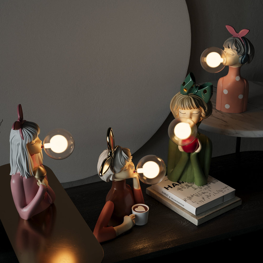 Håndlavet Bordlampe med Bæredygtig Træfod og Stofskærm
