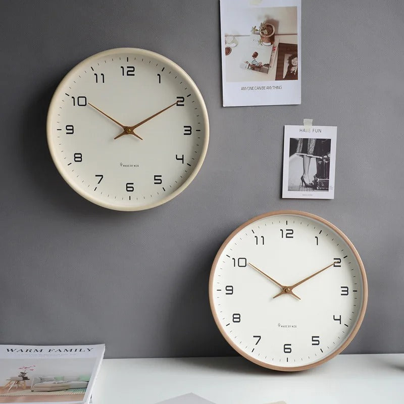 Minimalistisk Vægur i Massivt Træ med Skandinavisk Design