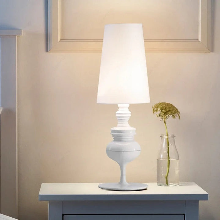 Moderne Skandinavisk LED Bordlampe med Stofskærm