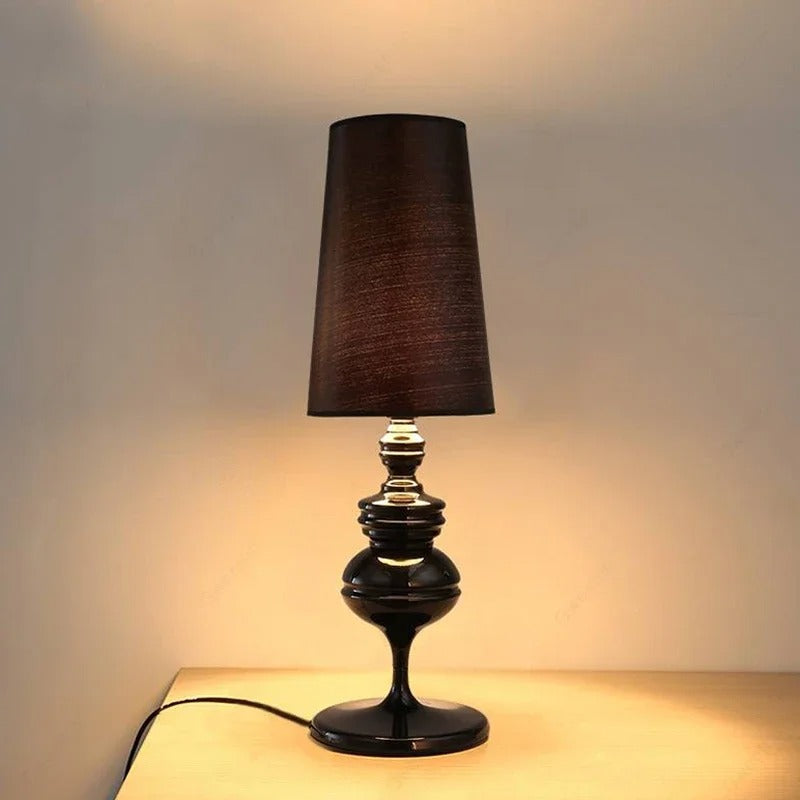 Moderne Skandinavisk LED Bordlampe med Stofskærm