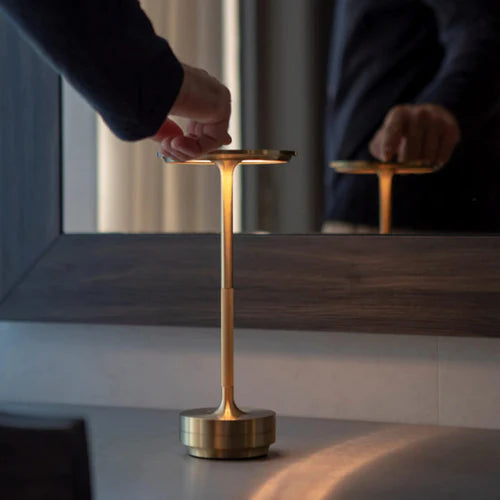 Trådløs USB-opladelig Bordlampe i Moderne Design