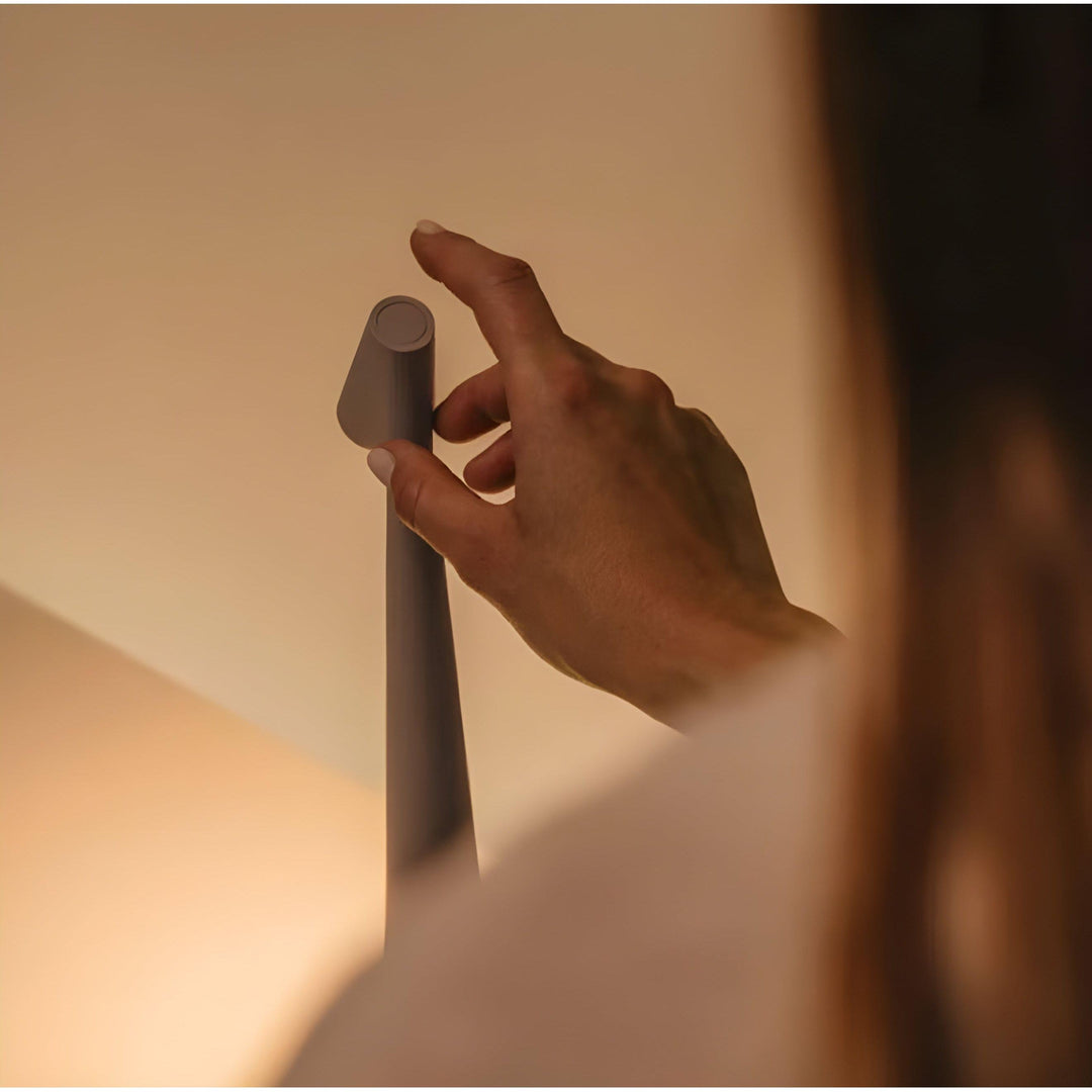 Bærbar Genopladelig LED Bordlampe i Minimalistisk Design