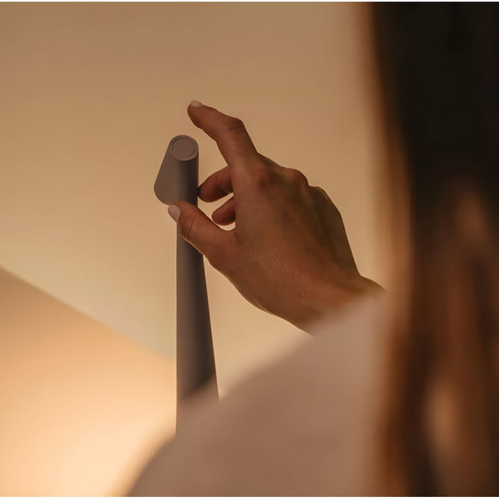 Bærbar Genopladelig LED Bordlampe i Minimalistisk Design