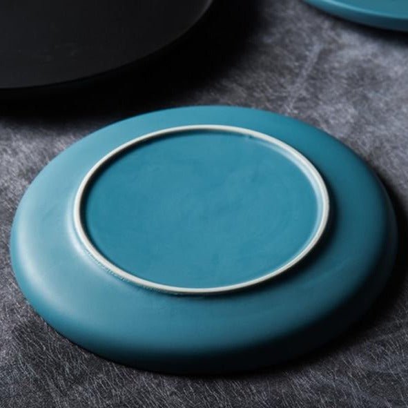 Elegant Keramisk Serveringsfad med Hævede Kanter