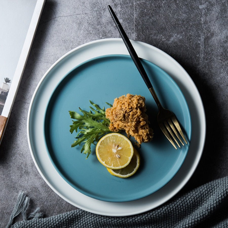 Elegant Keramisk Serveringsfad med Hævede Kanter