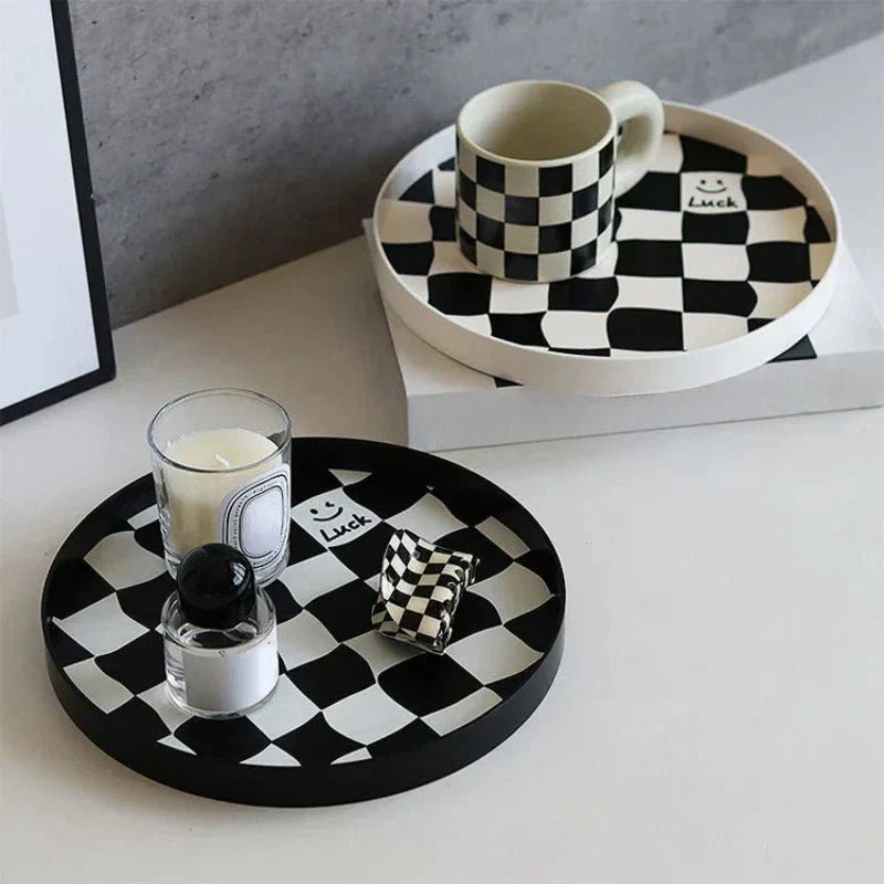 Monokrom Plast Opbevaring Tray med Skakbræt Design