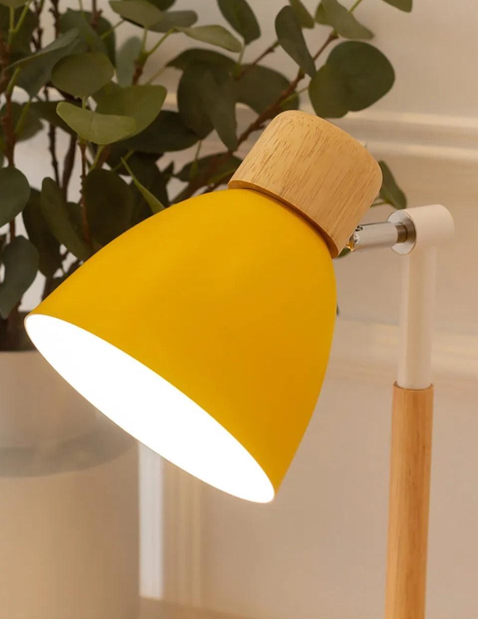 Justerbar Bordlampe i Træ og Metal med Skandinavisk Design