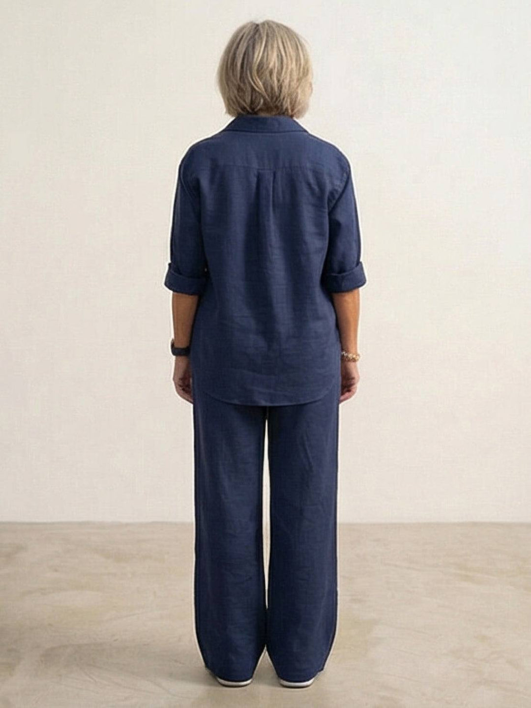 Vivian | Kvinders afslappede skjorte med knap og bukser med bred ben