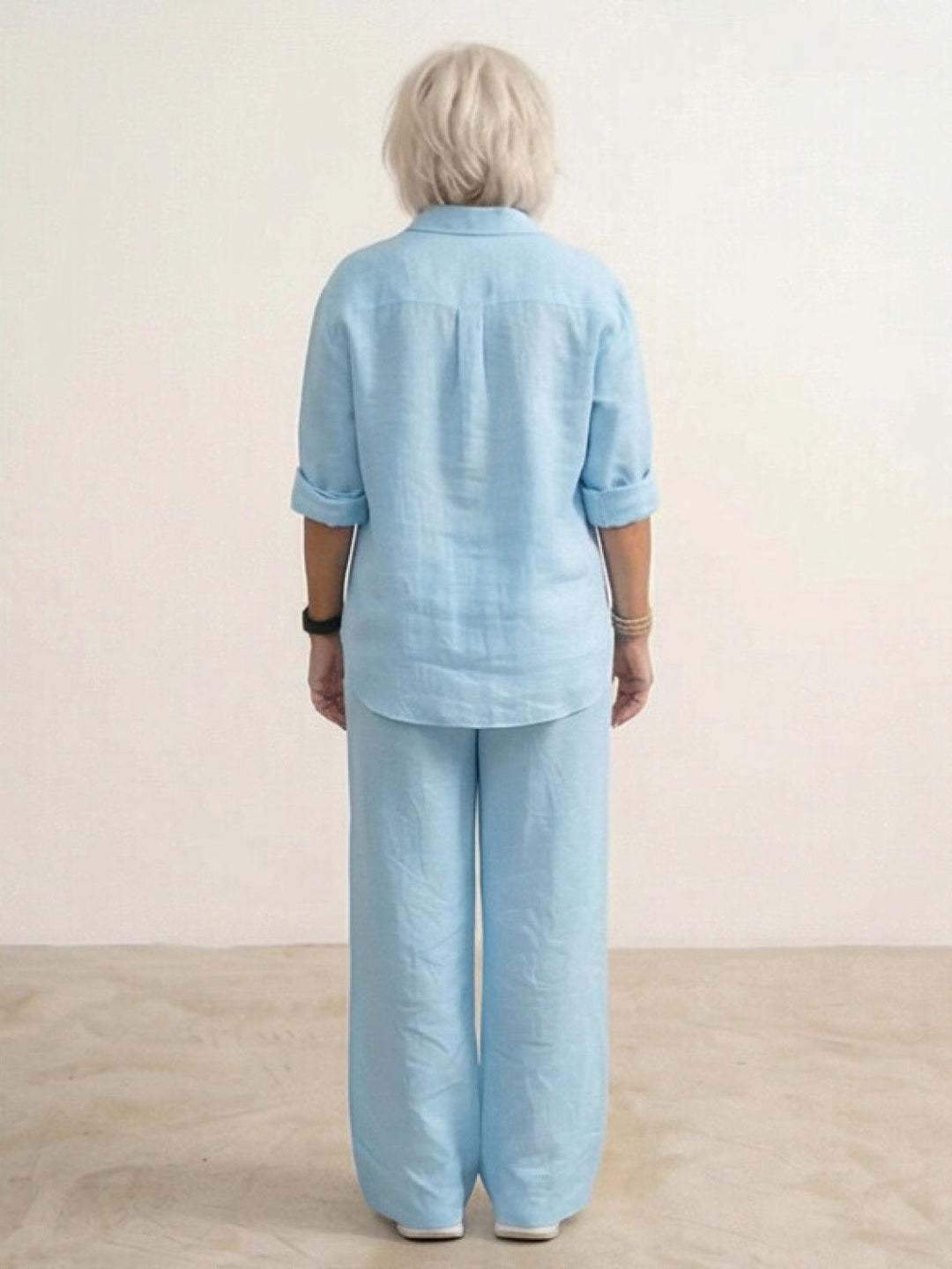 Vivian | Kvinders afslappede skjorte med knap og bukser med bred ben