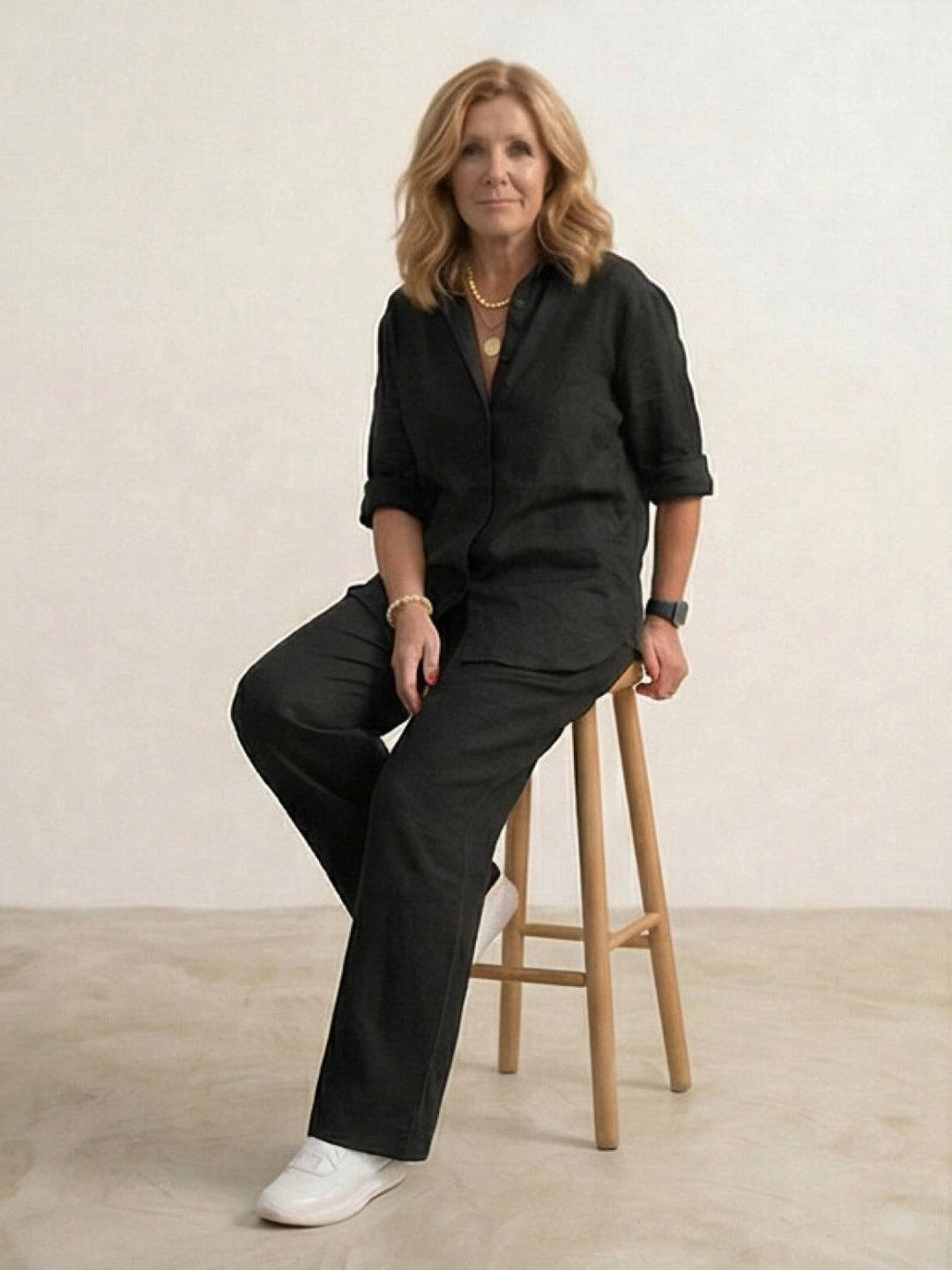 Vivian | Kvinders afslappede skjorte med knap og bukser med bred ben