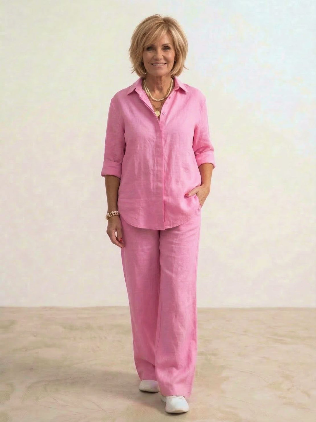 Vivian | Kvinders afslappede skjorte med knap og bukser med bred ben