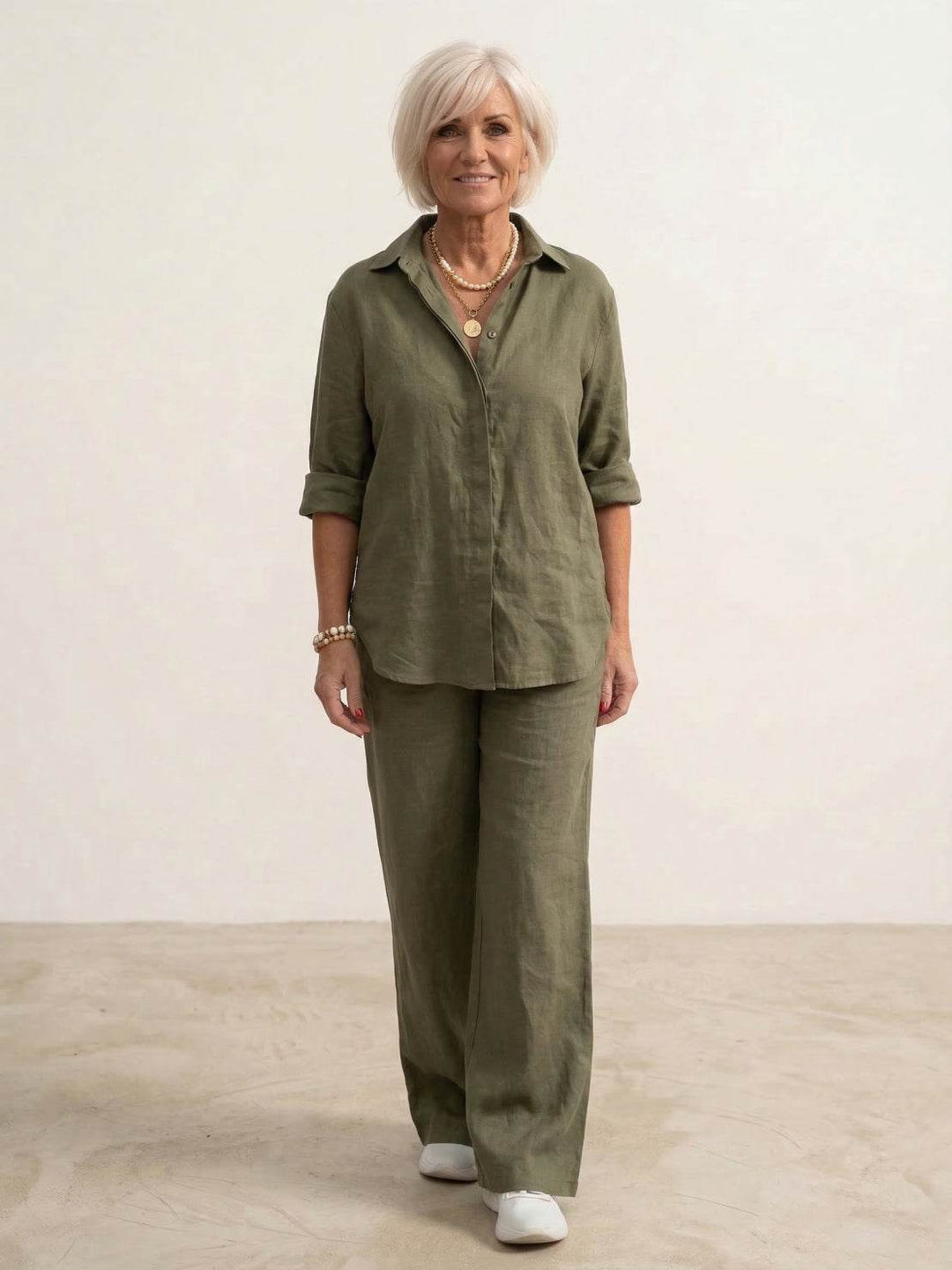 Vivian | Kvinders afslappede skjorte med knap og bukser med bred ben