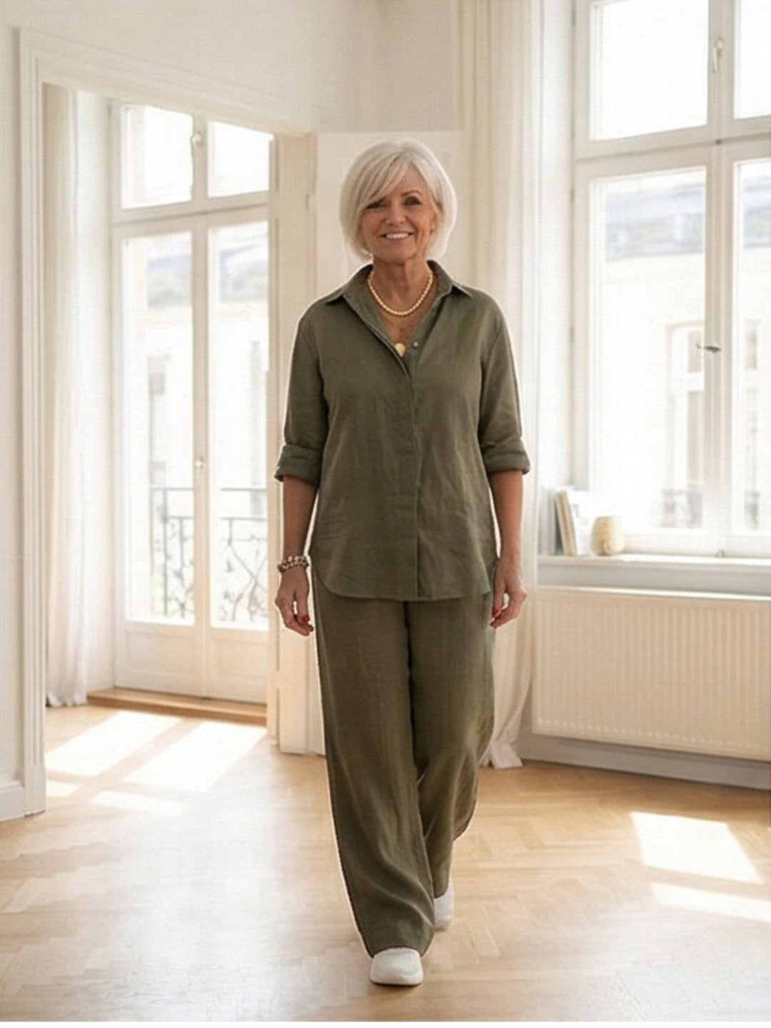 Vivian | Kvinders afslappede skjorte med knap og bukser med bred ben