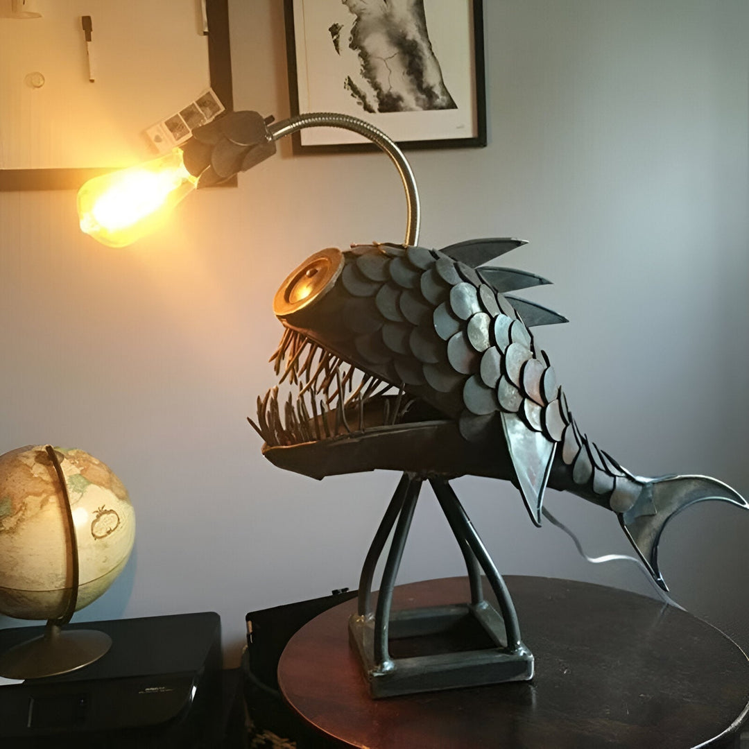 Steampunk Angler Fish Lampe med Justerbar Arm