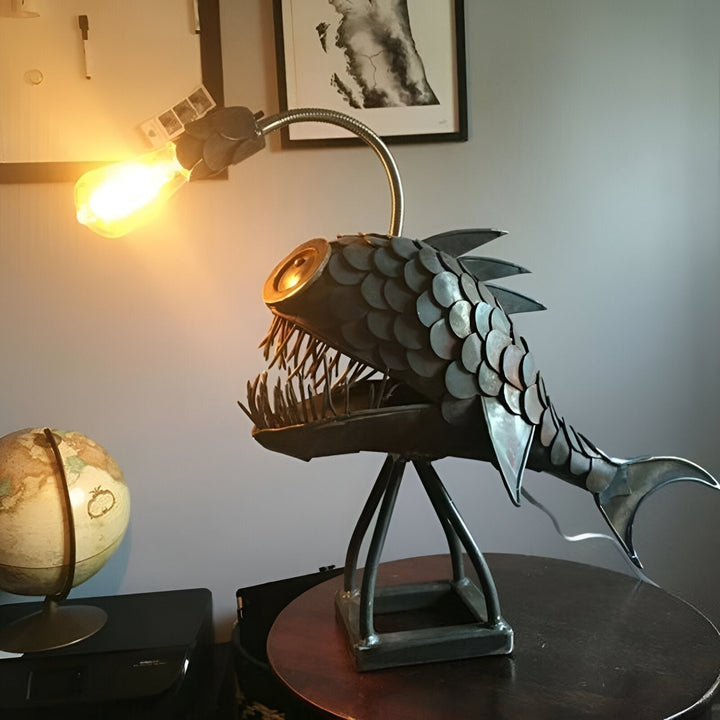 Steampunk Angler Fish Lampe med Justerbar Arm