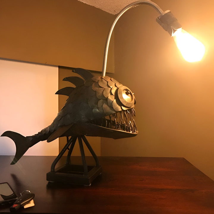 Steampunk Angler Fish Lampe med Justerbar Arm
