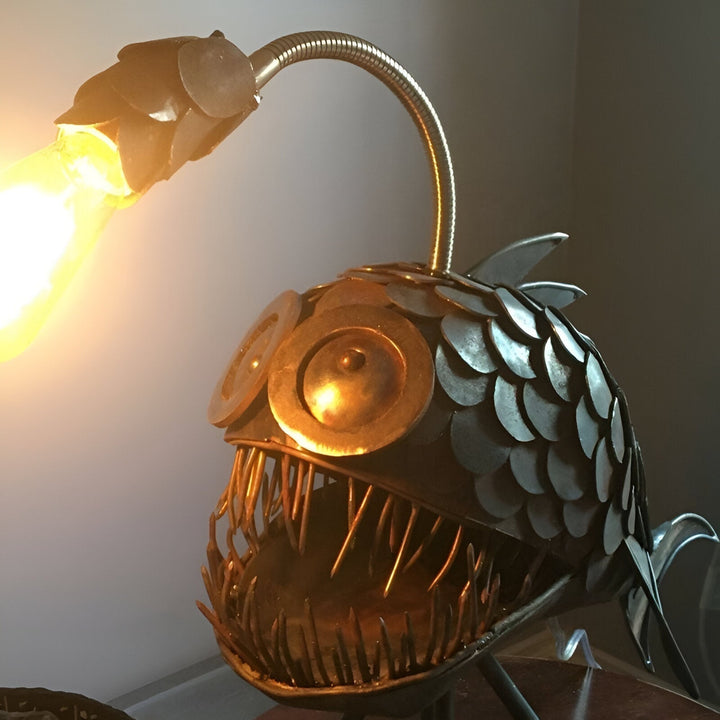 Steampunk Angler Fish Lampe med Justerbar Arm