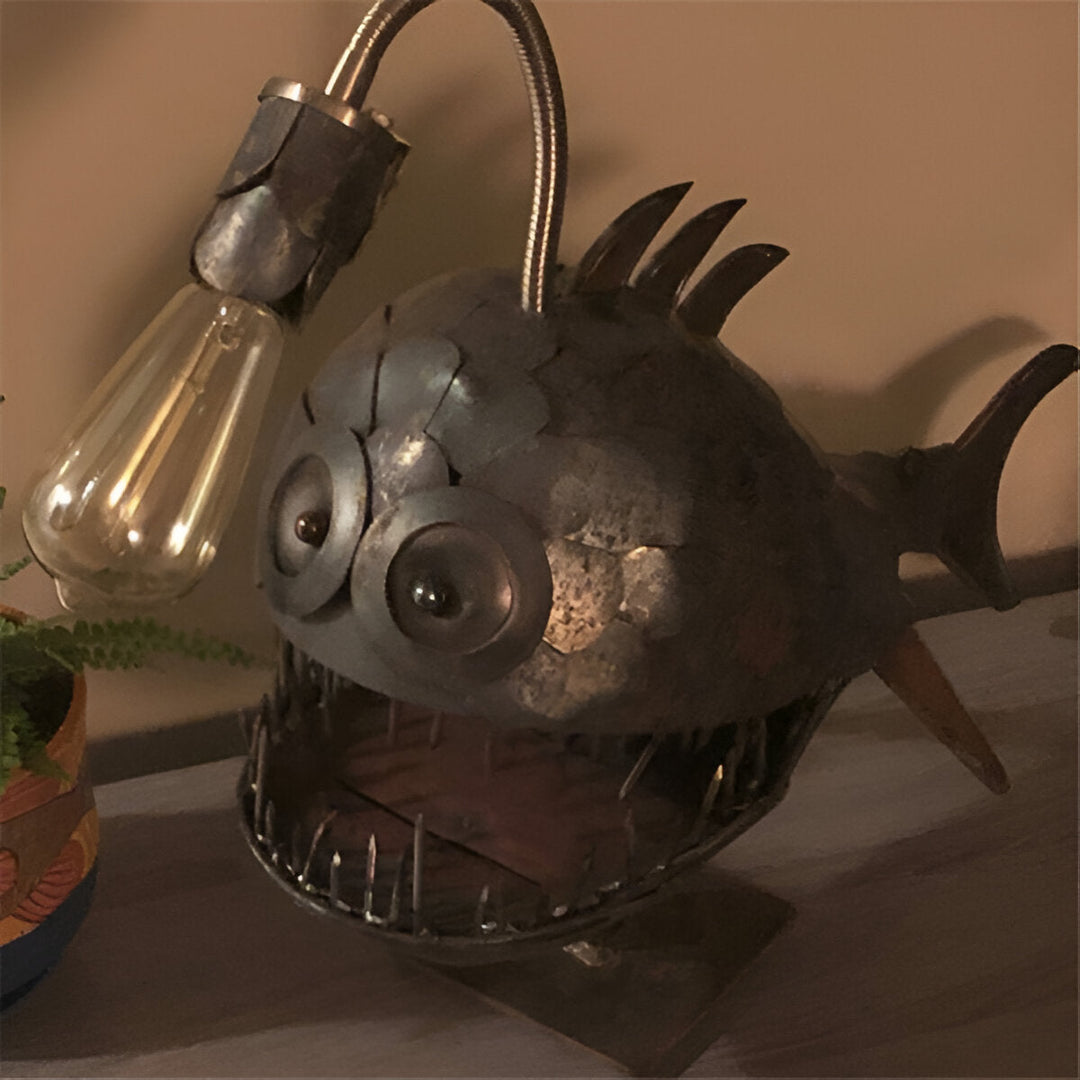 Steampunk Angler Fish Lampe med Justerbar Arm