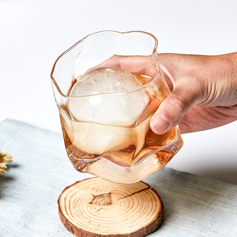 Forvrænget Whiskeyglas Sæt med Guld Accenter i Borosilikatglas
