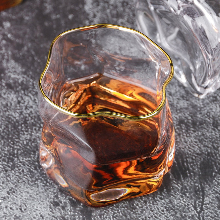 Forvrænget Whiskeyglas Sæt med Guld Accenter i Borosilikatglas
