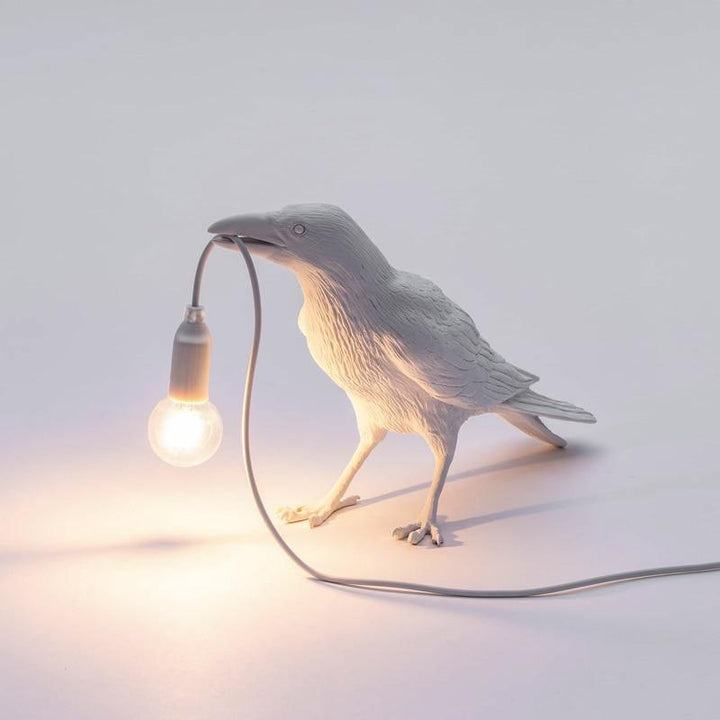 Elegant Ravn Fuglelampe med Varm Glødende Øjne