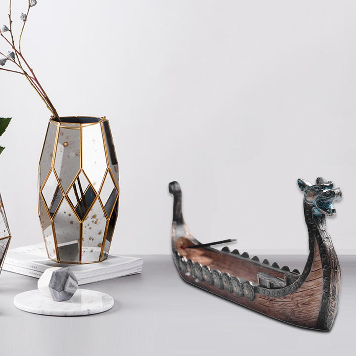 Elegant Keramisk Dragebåd Røgelsesholder med Backflow Design