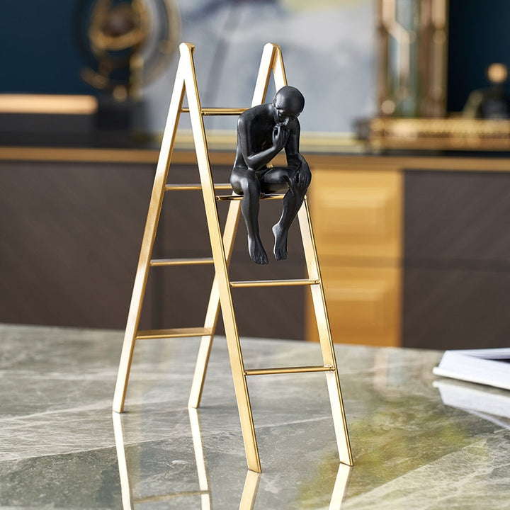 Elegant Sort og Guld Håndlavet Dekorativ Figurine