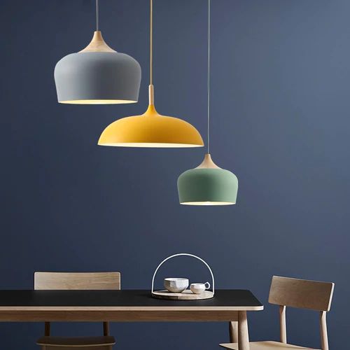 Pastel Pendel i Metal og Træ med Justerbar Ledning