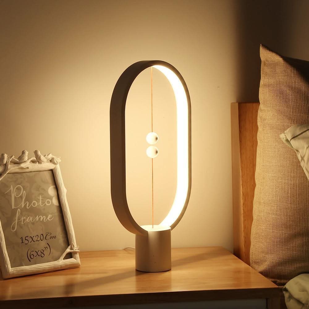 Træ LED Bordlampe med Magnetisk Kontakt og USB-Drev