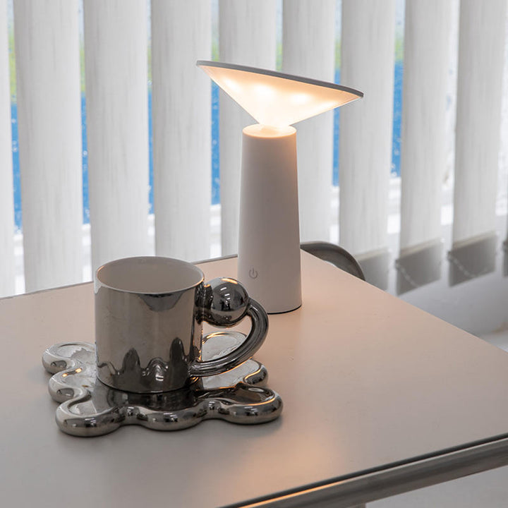 Genopladelig LED Bordlampe med Justerbar Lysstyrke