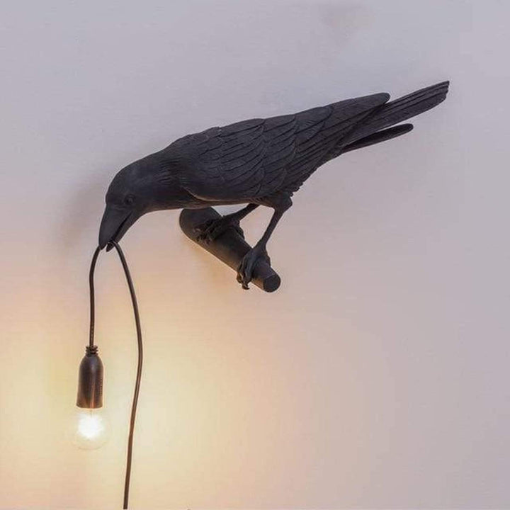 Elegant Ravn Fuglelampe med Varm Glødende Øjne