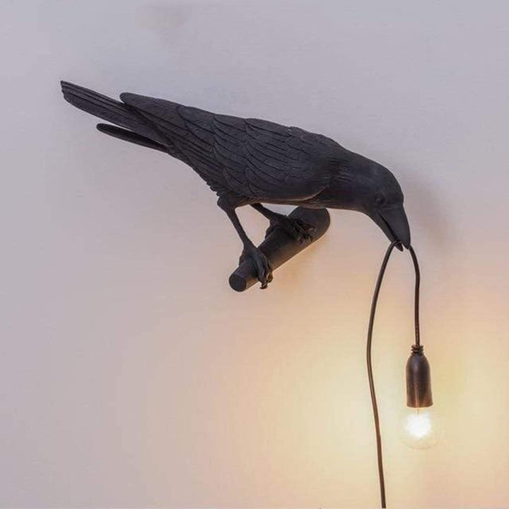 Elegant Ravn Fuglelampe med Varm Glødende Øjne