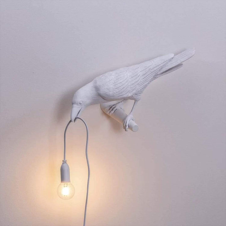 Elegant Ravn Fuglelampe med Varm Glødende Øjne
