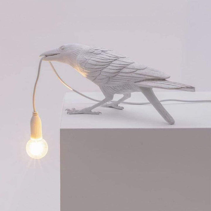 Elegant Ravn Fuglelampe med Varm Glødende Øjne
