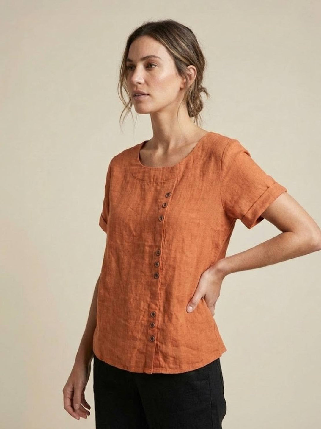 Foreen | Kvinders Casual Scoop Neck Knap Detalje Kortærmet Top