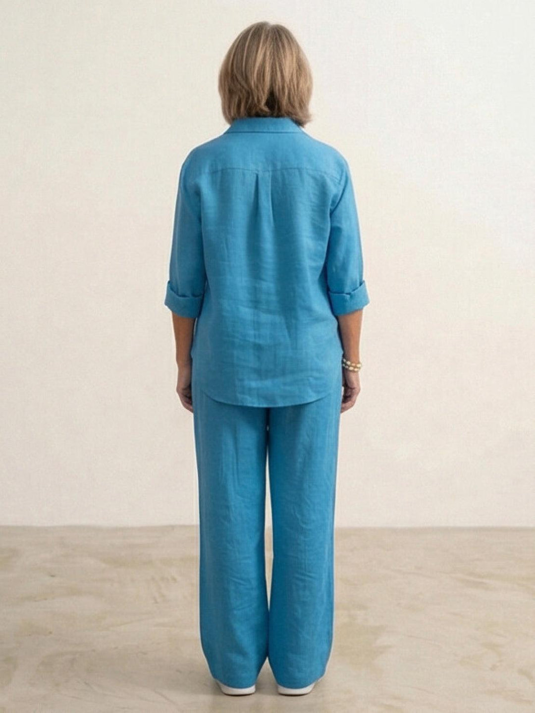 Vivian | Kvinders afslappede skjorte med knap og bukser med bred ben