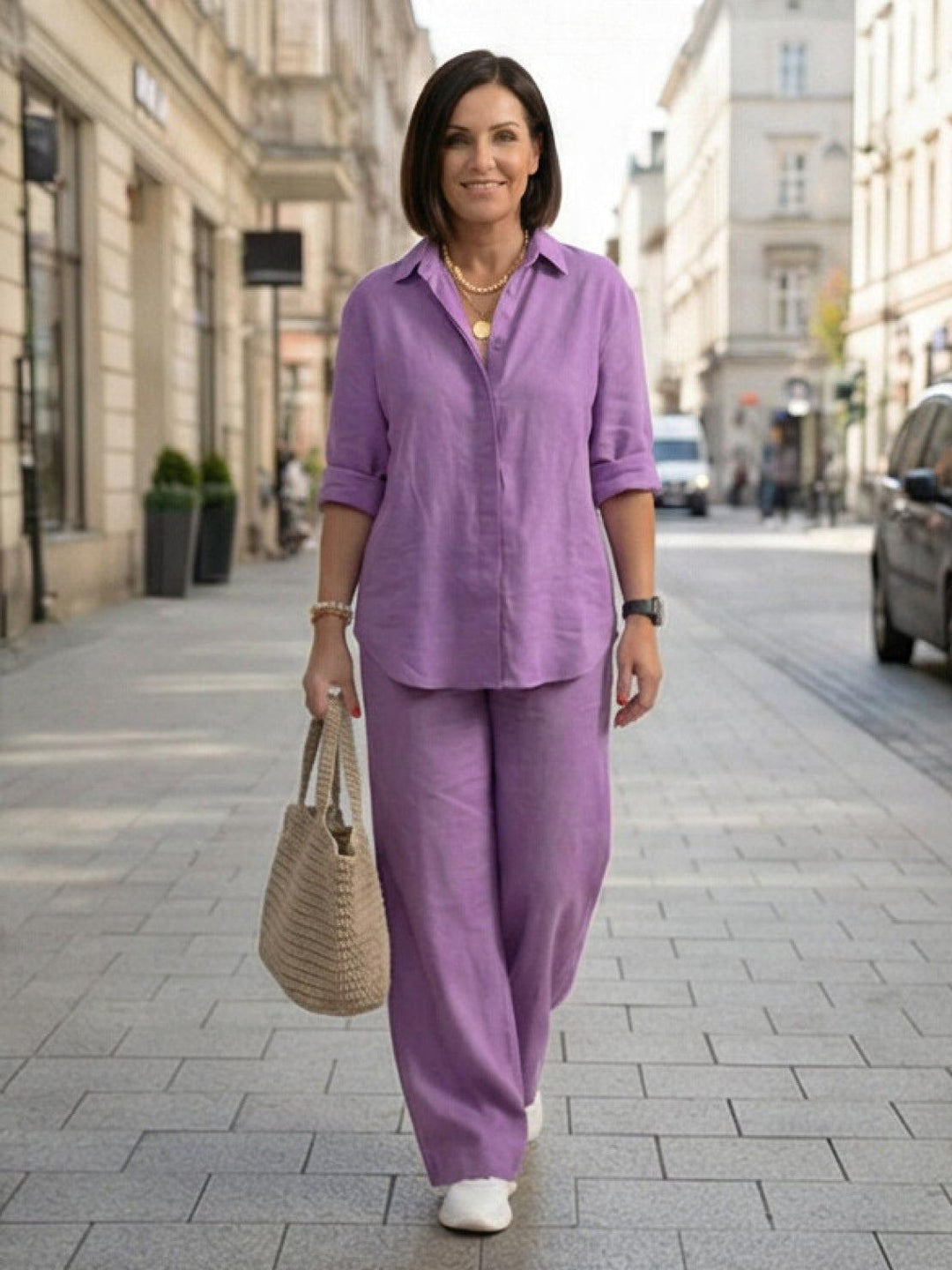 Vivian | Kvinders afslappede skjorte med knap og bukser med bred ben