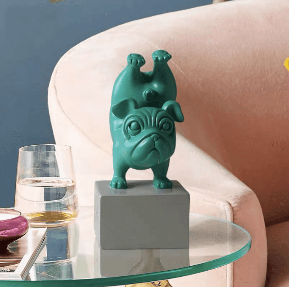 Håndlavet Bulldog Yoga Figur i Harpiks