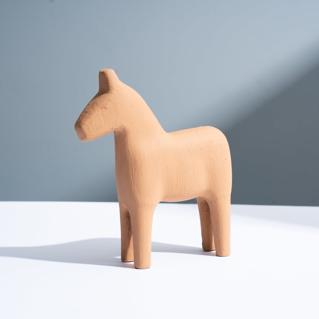 Minimalistisk Hesteskulptur i Harpiks - Elegant Moderne Dekor