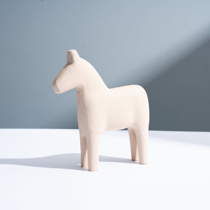 Minimalistisk Hesteskulptur i Harpiks - Elegant Moderne Dekor