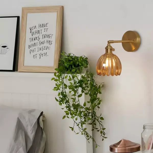 Tulipan Væglampe i Glas med Vintage Blomsterdesign