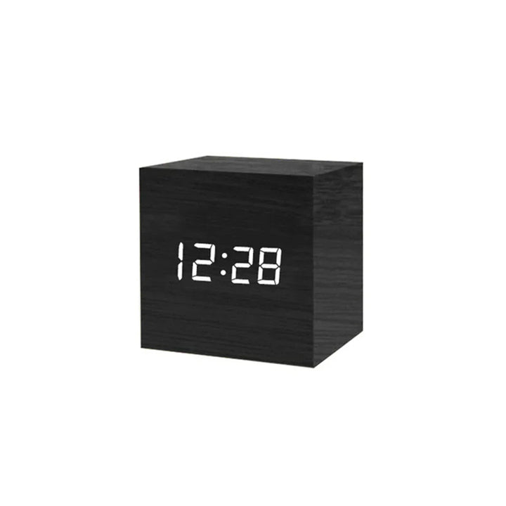 Retro Digital LED Vækkeur i Bambus med Snooze Funktion
