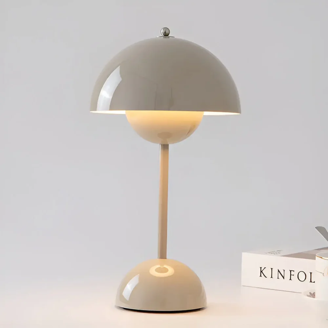 Genopladelig Skandinavisk Bordlampe med Justerbar Lysstyrke og Rustfrit Stål