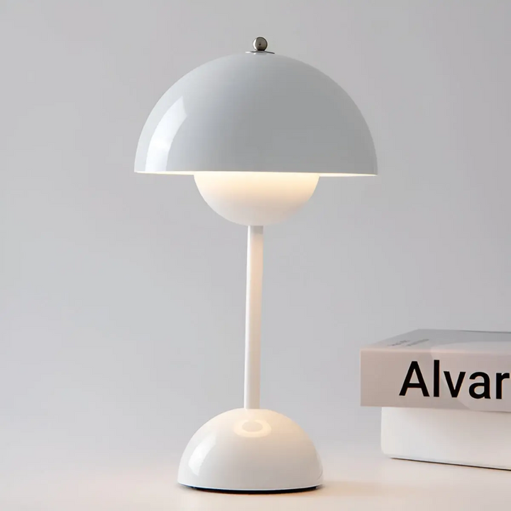 Genopladelig Skandinavisk Bordlampe med Justerbar Lysstyrke og Rustfrit Stål